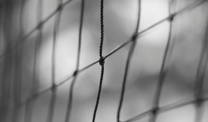 Zbliżenie na siatkę na balkonie