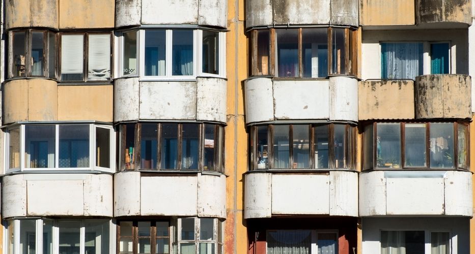 Elewacja brudna od ptaków